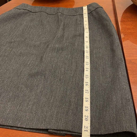 H W Skirt - Picture 9 of 10